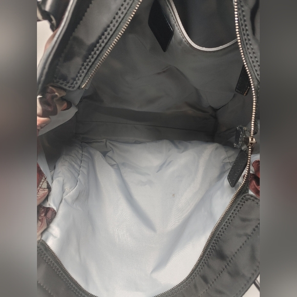 Burberry Authentic Buckleigh Packable Tote - Picture 11 of 16